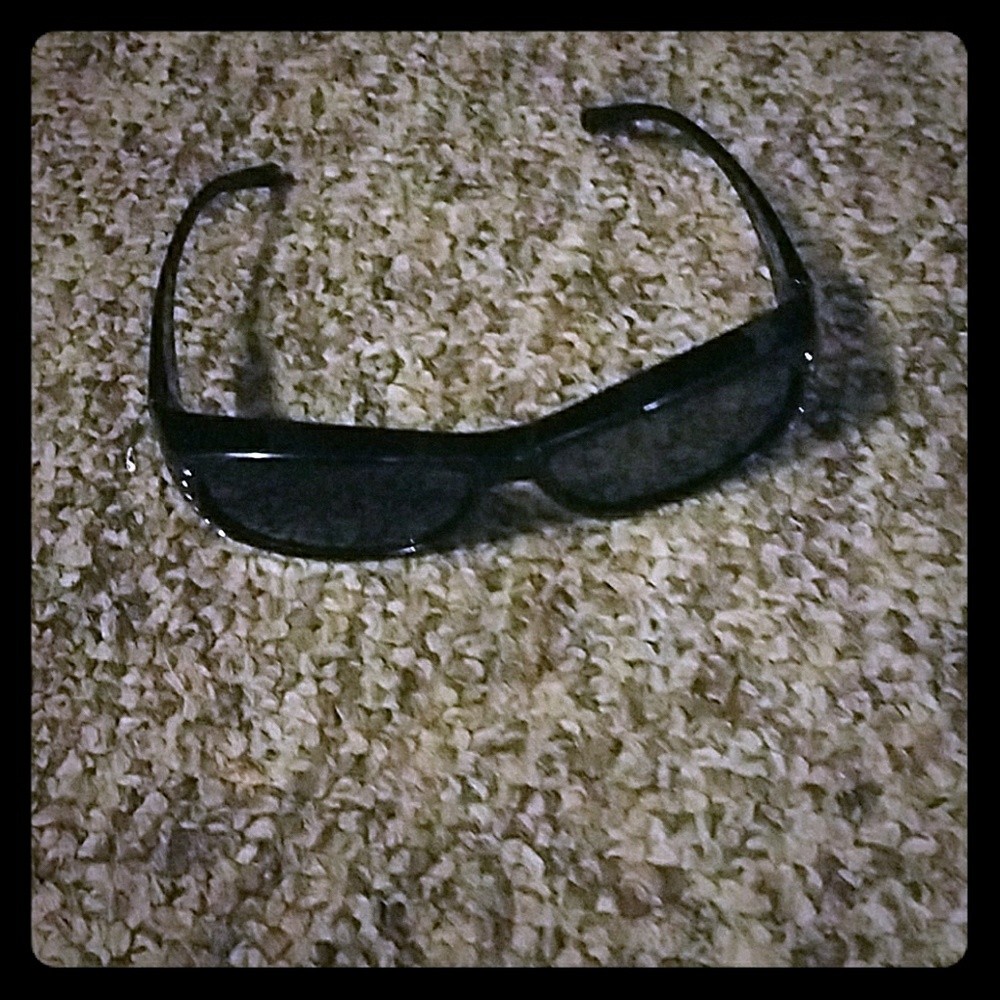 Woman's poly optic sunglasses crystals